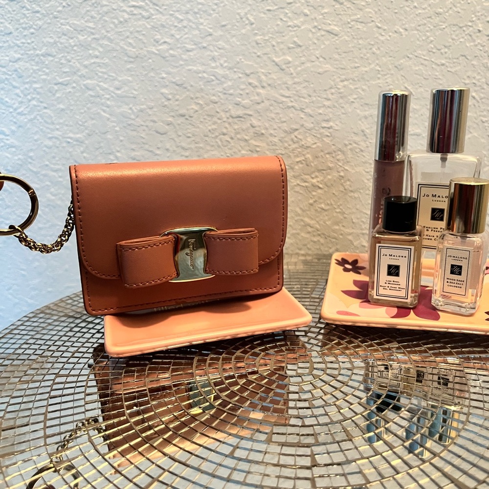 SALVATORE FERRAGAMO CHIC AND CUTE KEYCHAIN WALLET!!